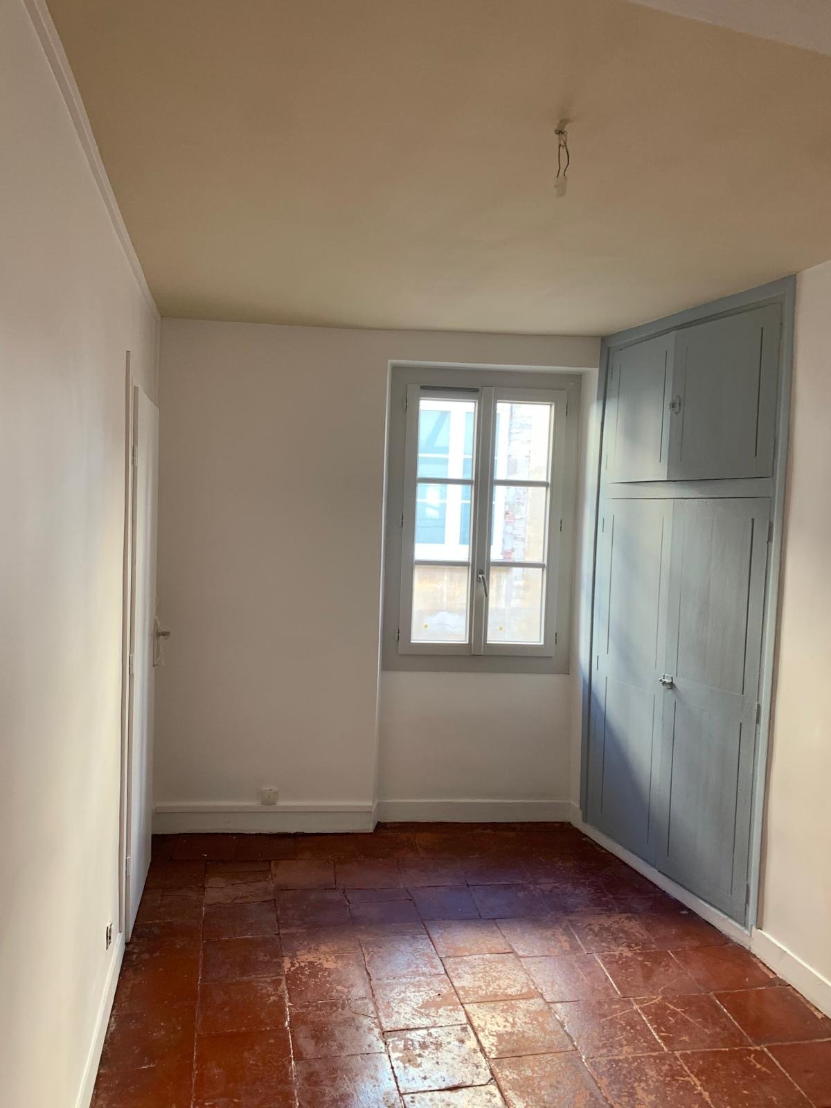 Chambre à l'état brut avant travaux