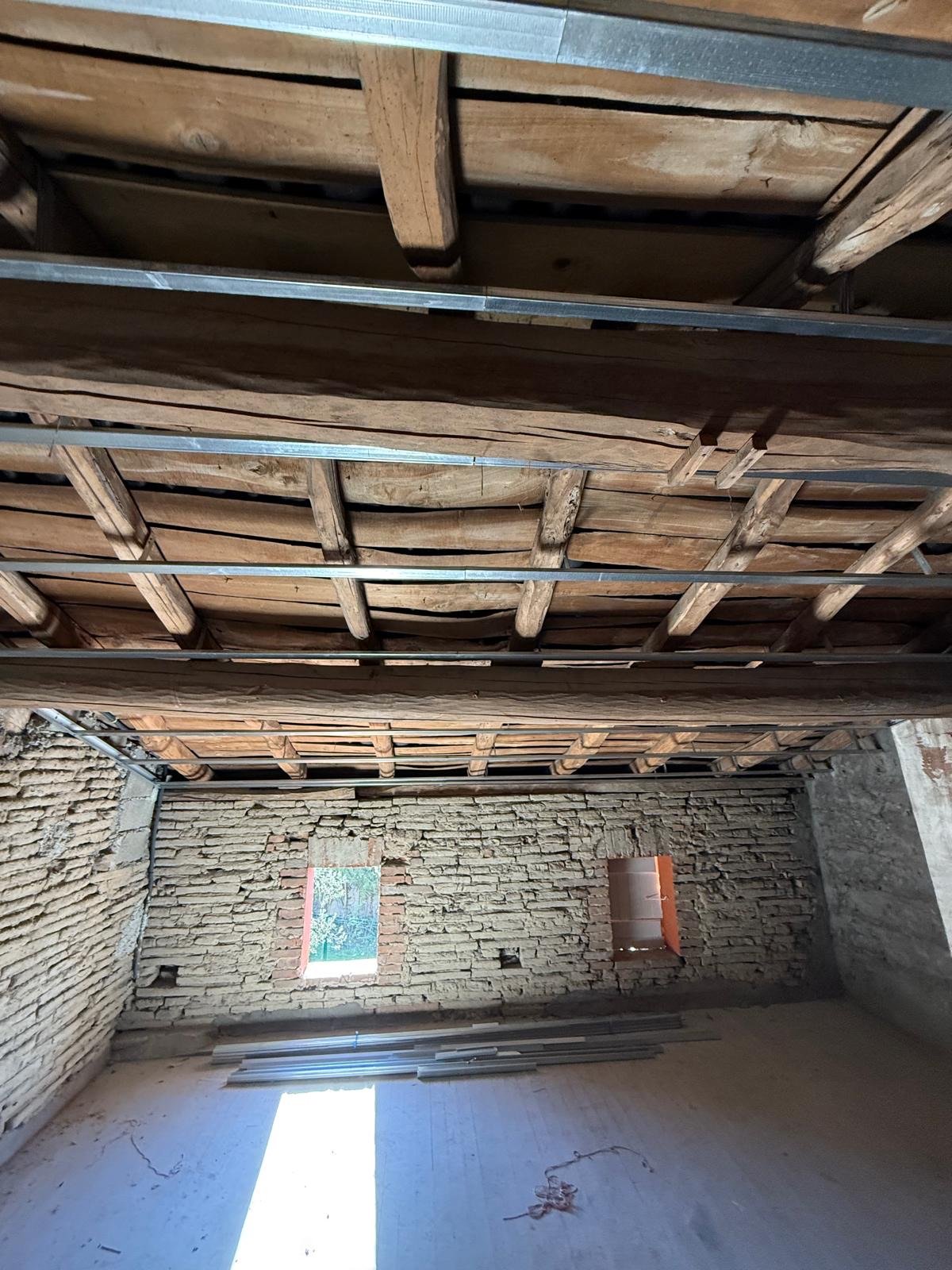 Charpente bois brute avant aménagement