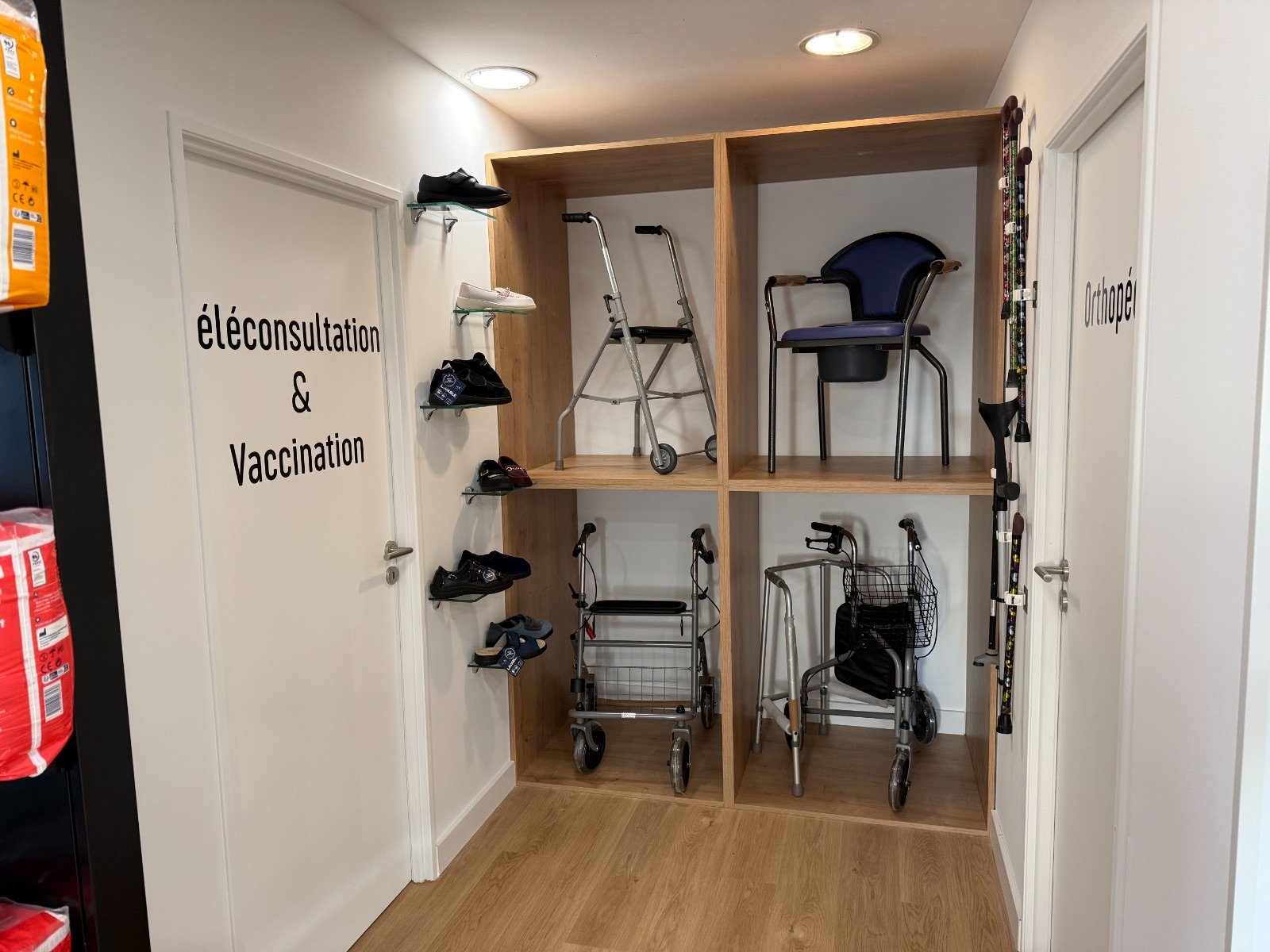 Couloir vers Téléconsultation et Vaccination et orthopédie