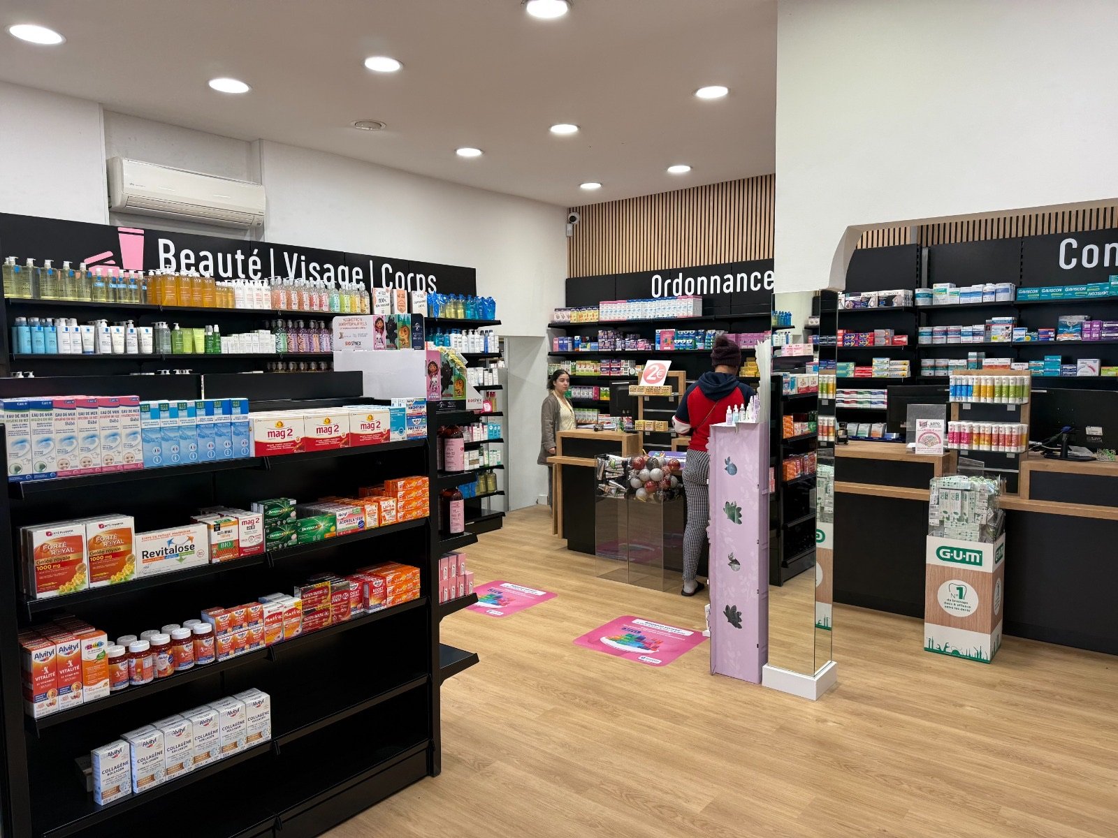 Espace Beauté · Visage · Corps avec gondoles cosmétiques